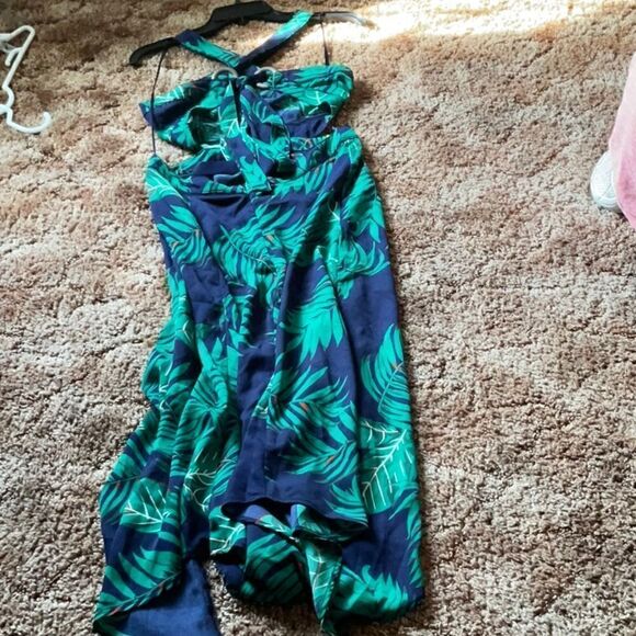 Take 50% OFF- Fashion Nova Halter Neck Palm Prints Dress, Size-L - Picture 13 of 14